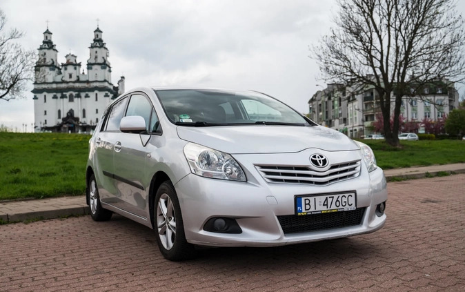 Toyota Verso cena 28600 przebieg: 255000, rok produkcji 2009 z Białystok małe 92